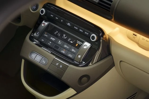 Wireless charging in the compact centre console